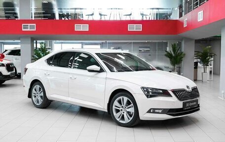 Skoda Superb III рестайлинг, 2018 год, 1 990 000 рублей, 4 фотография
