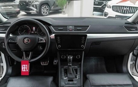 Skoda Superb III рестайлинг, 2018 год, 1 990 000 рублей, 8 фотография