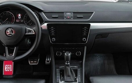 Skoda Superb III рестайлинг, 2018 год, 1 990 000 рублей, 7 фотография