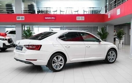 Skoda Superb III рестайлинг, 2018 год, 1 990 000 рублей, 3 фотография