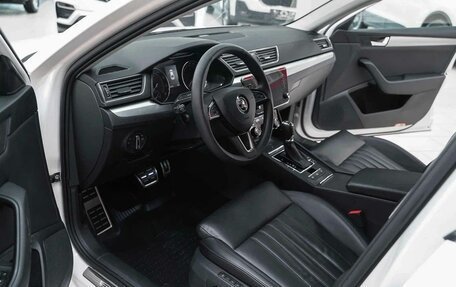 Skoda Superb III рестайлинг, 2018 год, 1 990 000 рублей, 13 фотография
