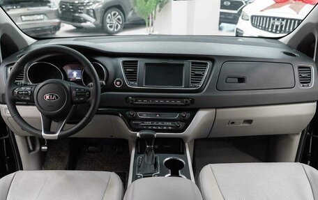KIA Carnival III, 2019 год, 2 490 000 рублей, 10 фотография