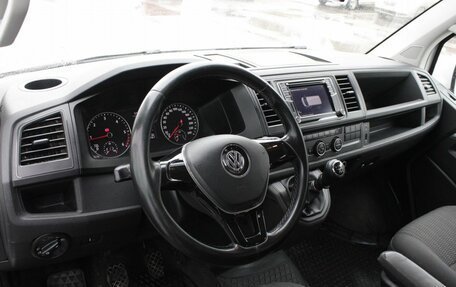 Volkswagen Caravelle T6 рестайлинг, 2017 год, 3 285 000 рублей, 10 фотография