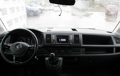 Volkswagen Caravelle T6 рестайлинг, 2017 год, 3 285 000 рублей, 9 фотография