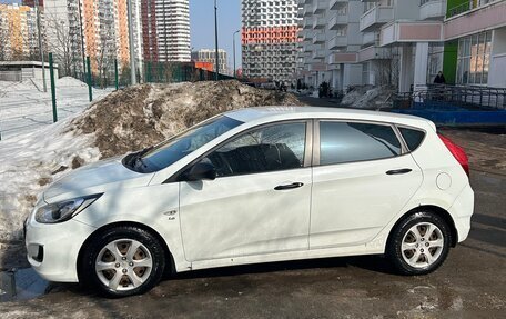 Hyundai Solaris II рестайлинг, 2012 год, 800 000 рублей, 1 фотография