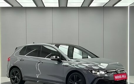 Volkswagen Golf VIII, 2022 год, 1 990 000 рублей, 2 фотография