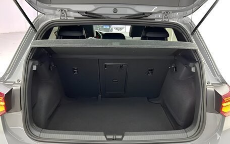 Volkswagen Golf VIII, 2022 год, 1 990 000 рублей, 21 фотография