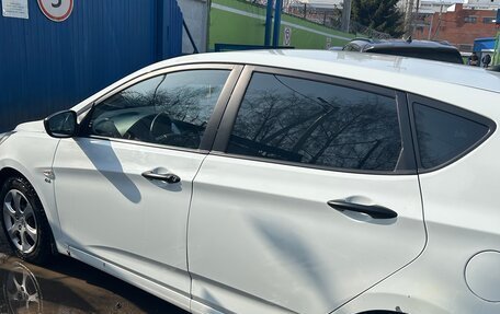 Hyundai Solaris II рестайлинг, 2012 год, 800 000 рублей, 4 фотография
