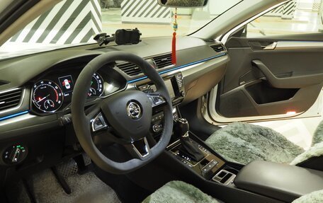 Skoda Superb III рестайлинг, 2015 год, 1 900 000 рублей, 22 фотография