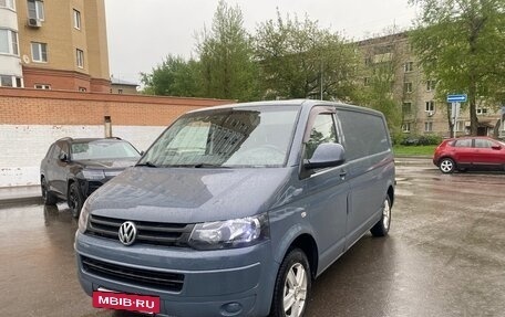 Volkswagen Transporter T5 рестайлинг, 2011 год, 1 360 000 рублей, 2 фотография