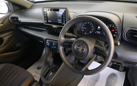 Toyota Yaris, 2021 год, 1 139 000 рублей, 10 фотография