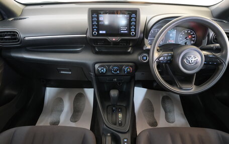 Toyota Yaris, 2021 год, 1 139 000 рублей, 13 фотография