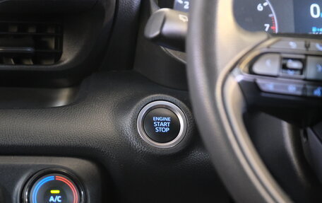 Toyota Yaris, 2021 год, 1 139 000 рублей, 14 фотография