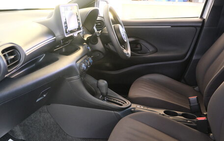 Toyota Yaris, 2021 год, 1 139 000 рублей, 20 фотография