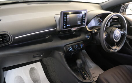 Toyota Yaris, 2021 год, 1 139 000 рублей, 19 фотография