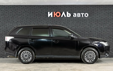 Mitsubishi Outlander III рестайлинг 3, 2013 год, 1 000 000 рублей, 10 фотография