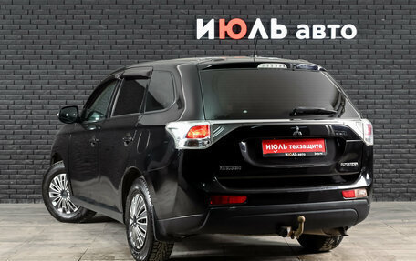 Mitsubishi Outlander III рестайлинг 3, 2013 год, 1 000 000 рублей, 8 фотография