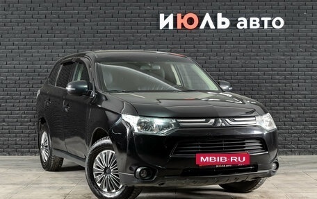 Mitsubishi Outlander III рестайлинг 3, 2013 год, 1 000 000 рублей, 4 фотография