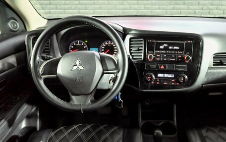 Mitsubishi Outlander III рестайлинг 3, 2013 год, 1 000 000 рублей, 17 фотография