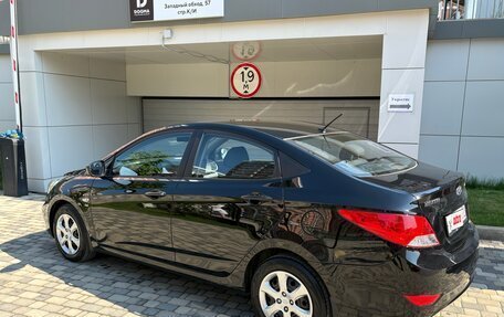 Hyundai Solaris II рестайлинг, 2013 год, 825 000 рублей, 3 фотография