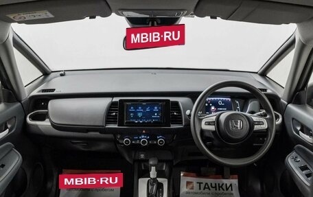 Honda Fit, 2020 год, 1 330 000 рублей, 8 фотография