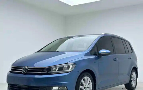 Volkswagen Touran III, 2021 год, 1 377 000 рублей, 1 фотография