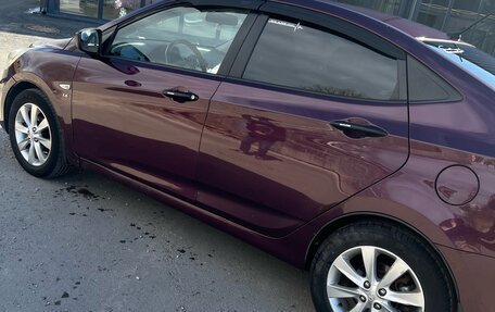 Hyundai Solaris II рестайлинг, 2011 год, 480 000 рублей, 2 фотография