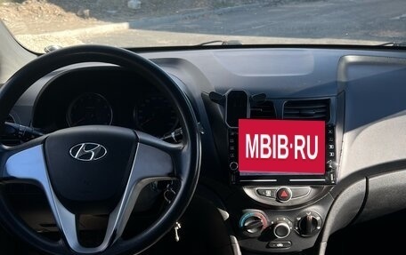 Hyundai Solaris II рестайлинг, 2011 год, 480 000 рублей, 9 фотография
