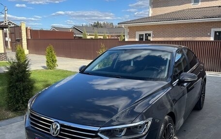 Volkswagen Passat B8 рестайлинг, 2015 год, 1 680 000 рублей, 10 фотография