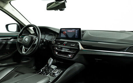 BMW 5 серия, 2020 год, 2 999 700 рублей, 9 фотография