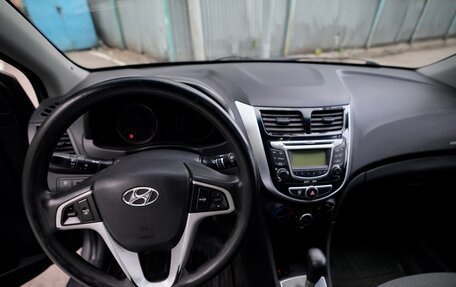 Hyundai Solaris II рестайлинг, 2013 год, 700 000 рублей, 8 фотография