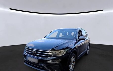 Volkswagen Tiguan II, 2022 год, 2 432 000 рублей, 1 фотография