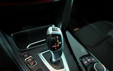 BMW 3 серия, 2018 год, 1 890 000 рублей, 15 фотография