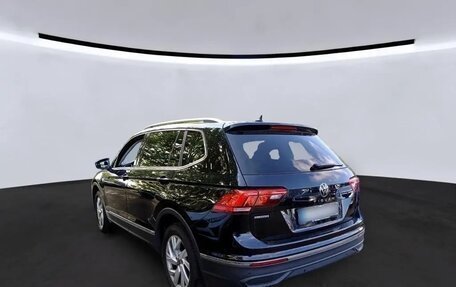 Volkswagen Tiguan II, 2022 год, 2 432 000 рублей, 4 фотография