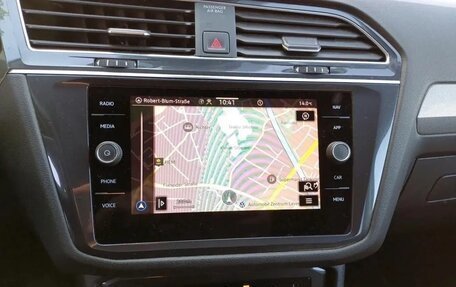 Volkswagen Tiguan II, 2022 год, 2 432 000 рублей, 11 фотография