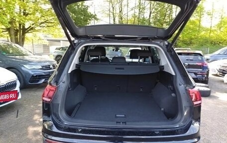 Volkswagen Tiguan II, 2022 год, 2 432 000 рублей, 9 фотография