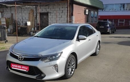 Toyota Camry, 2017 год, 2 350 000 рублей, 2 фотография