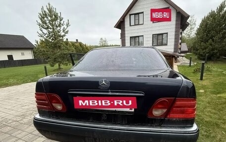 Mercedes-Benz E-Класс, 1998 год, 250 000 рублей, 2 фотография