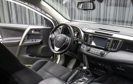 Toyota RAV4, 2018 год, 2 298 000 рублей, 11 фотография