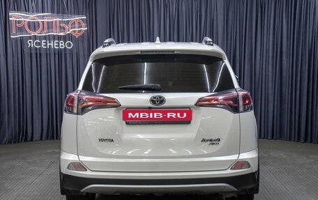 Toyota RAV4, 2018 год, 2 298 000 рублей, 6 фотография