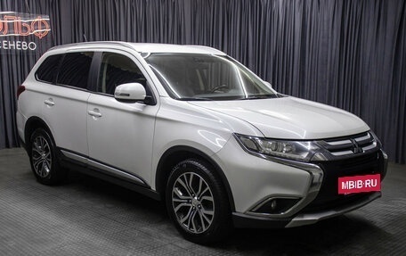 Mitsubishi Outlander III рестайлинг 3, 2015 год, 1 598 000 рублей, 3 фотография