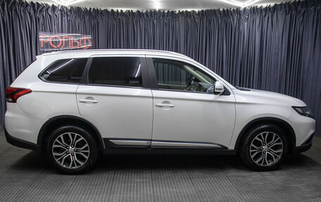 Mitsubishi Outlander III рестайлинг 3, 2015 год, 1 598 000 рублей, 4 фотография