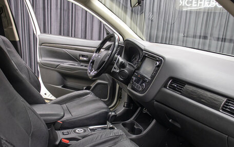 Mitsubishi Outlander III рестайлинг 3, 2015 год, 1 598 000 рублей, 10 фотография