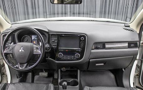 Mitsubishi Outlander III рестайлинг 3, 2015 год, 1 598 000 рублей, 13 фотография