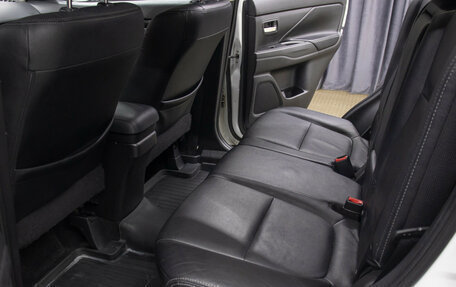 Mitsubishi Outlander III рестайлинг 3, 2015 год, 1 598 000 рублей, 11 фотография