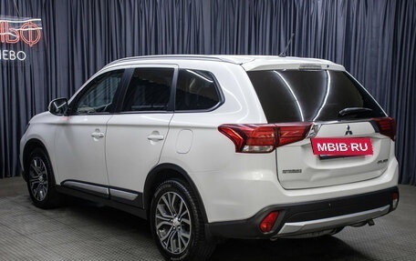 Mitsubishi Outlander III рестайлинг 3, 2015 год, 1 598 000 рублей, 7 фотография