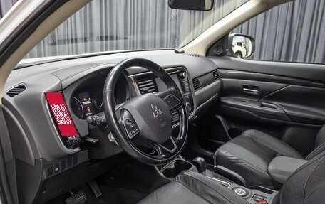 Mitsubishi Outlander III рестайлинг 3, 2015 год, 1 598 000 рублей, 14 фотография
