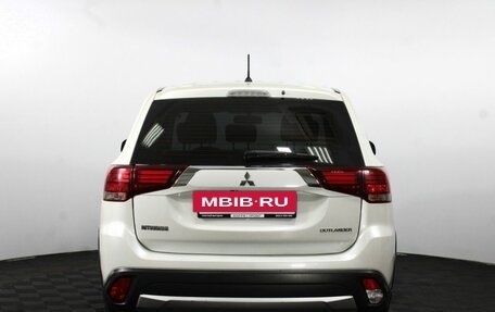 Mitsubishi Outlander III рестайлинг 3, 2015 год, 1 500 000 рублей, 7 фотография