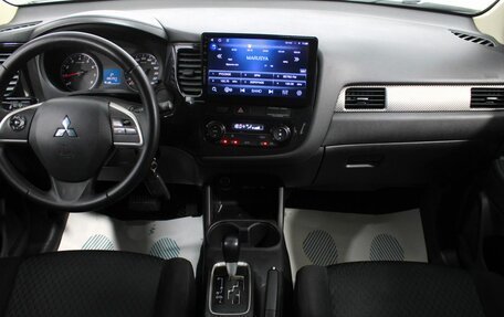 Mitsubishi Outlander III рестайлинг 3, 2015 год, 1 500 000 рублей, 14 фотография