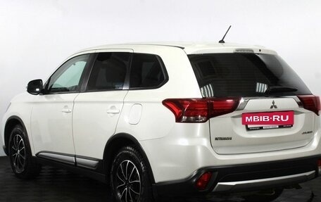 Mitsubishi Outlander III рестайлинг 3, 2015 год, 1 500 000 рублей, 8 фотография